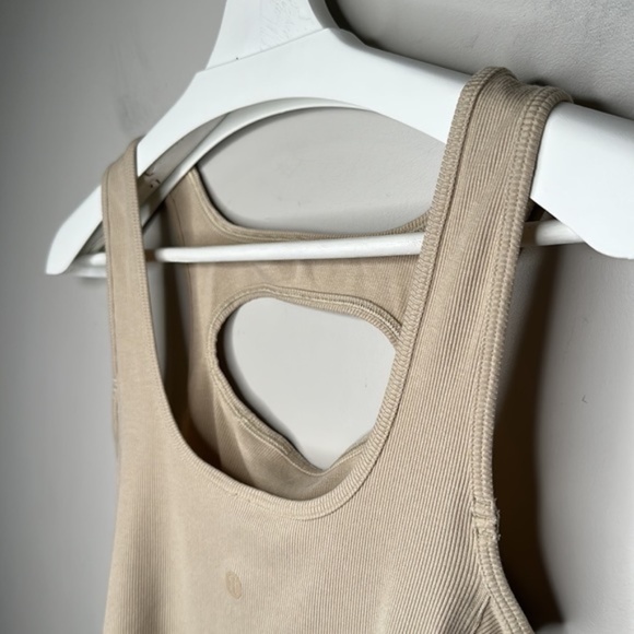 Lululemon LA Front Cut-Out Crop Tank in Trench - Picture 5 of 7